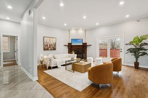 Tiny photo for 3300 W Albion Street, Lincolnwood, IL 60712 (MLS # 12595953)