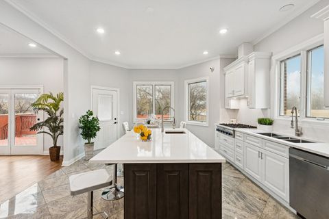 Tiny photo for 3300 W Albion Street, Lincolnwood, IL 60712 (MLS # 12595953)