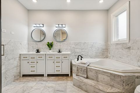 Tiny photo for 3300 W Albion Street, Lincolnwood, IL 60712 (MLS # 12595953)