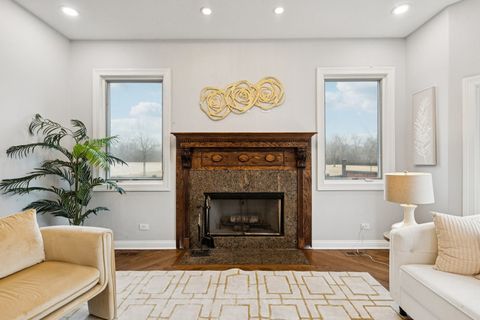 Tiny photo for 3300 W Albion Street, Lincolnwood, IL 60712 (MLS # 12595953)