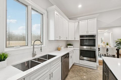 Tiny photo for 3300 W Albion Street, Lincolnwood, IL 60712 (MLS # 12595953)