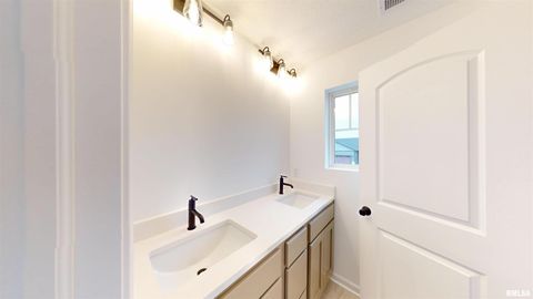 Tiny photo for 5922 BUTTERFIELD Court, Bettendorf, IA 52722 (MLS # QC4265804)