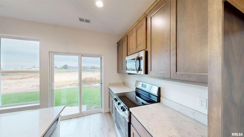 Tiny photo for 5922 BUTTERFIELD Court, Bettendorf, IA 52722 (MLS # QC4265804)