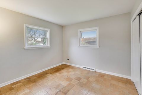 Tiny photo for 400 Landmeier Road, Elk Grove Village, IL 60007 (MLS # 12555837)