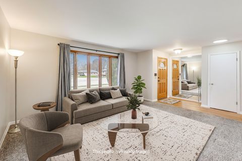 Tiny photo for 400 Landmeier Road, Elk Grove Village, IL 60007 (MLS # 12555837)