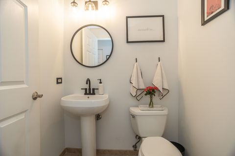 Tiny photo for 25 E SUPERIOR Street #705, Chicago, IL 60611 (MLS # 12589225)