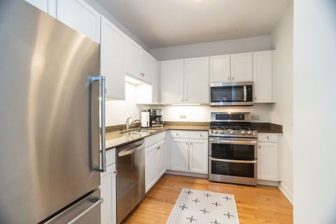 Tiny photo for 25 E SUPERIOR Street #705, Chicago, IL 60611 (MLS # 12589225)