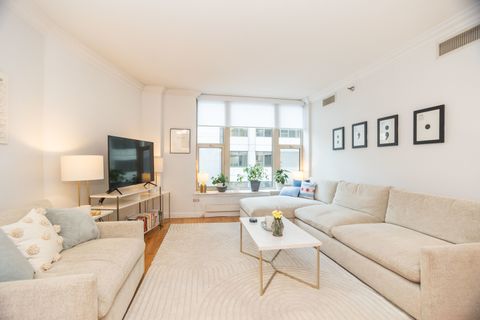 Tiny photo for 25 E SUPERIOR Street #705, Chicago, IL 60611 (MLS # 12589225)