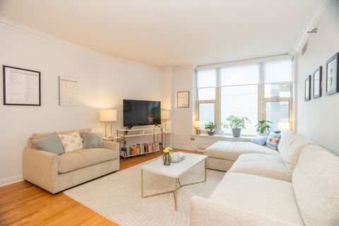Tiny photo for 25 E SUPERIOR Street #705, Chicago, IL 60611 (MLS # 12589225)