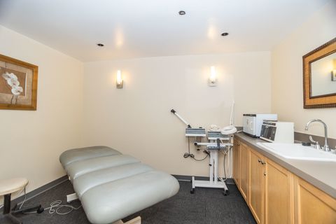 Tiny photo for 25 E SUPERIOR Street #705, Chicago, IL 60611 (MLS # 12589225)