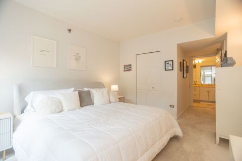 Tiny photo for 25 E SUPERIOR Street #705, Chicago, IL 60611 (MLS # 12589225)