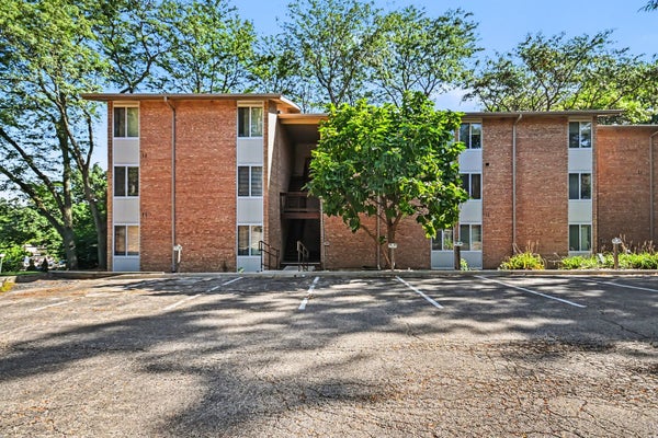 5811 OAKWOOD DR APT B, LISLE, IL 60532 - Image 13caae247b3edf17aff4e66629b97a37/2049258781