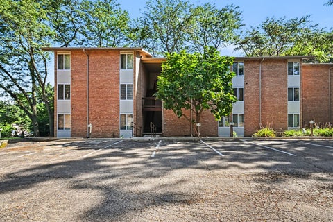 Photo of 5811 Oakwood Drive #B, Lisle, IL 60532 (MLS # 12759745)