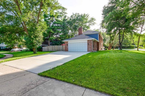 Tiny photo for 2759 Royal Drive, Northbrook, IL 60062 (MLS # 12792525)