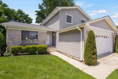 Tiny photo for 5 Oriole Court, Woodridge, IL 60517 (MLS # 12681407)