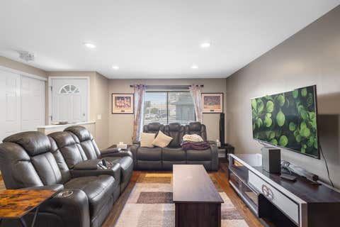 Tiny photo for 5 Oriole Court, Woodridge, IL 60517 (MLS # 12681407)