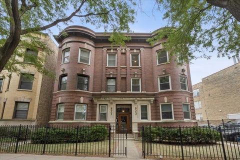 Photo of 823 W Belle Plaine Avenue #3, Chicago, IL 60613 (MLS # 12762560)