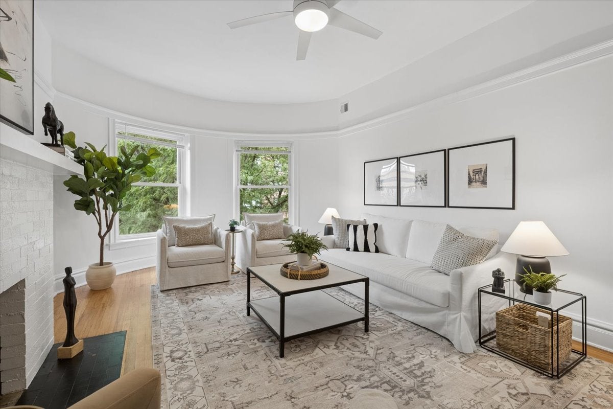 823 W Belle Plaine Avenue 3