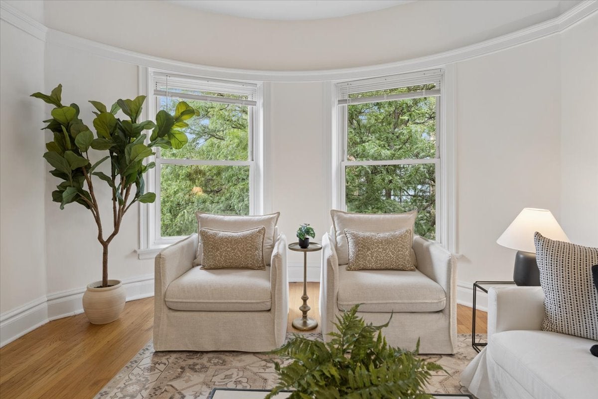 823 W Belle Plaine Avenue 3
