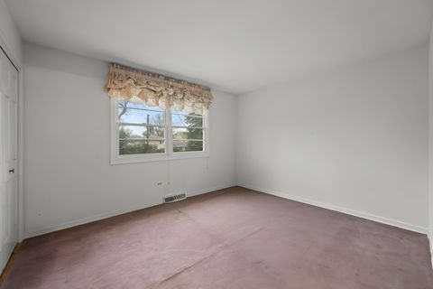 Tiny photo for 1402 N Harvard Avenue, Arlington Heights, IL 60004 (MLS # 12616510)