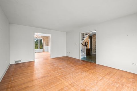 Tiny photo for 1402 N Harvard Avenue, Arlington Heights, IL 60004 (MLS # 12616510)