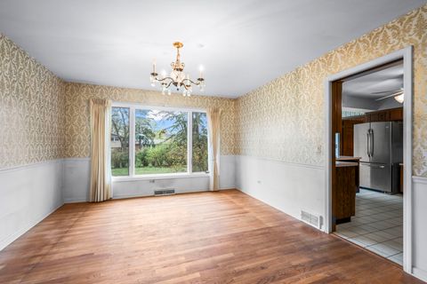 Tiny photo for 1402 N Harvard Avenue, Arlington Heights, IL 60004 (MLS # 12616510)