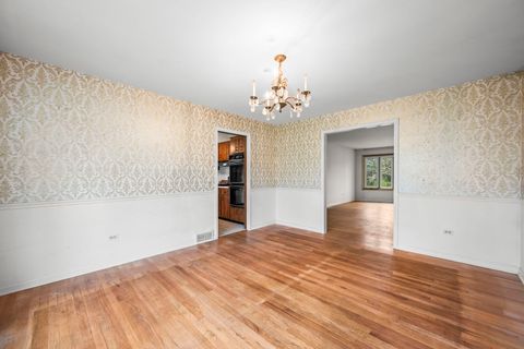 Tiny photo for 1402 N Harvard Avenue, Arlington Heights, IL 60004 (MLS # 12616510)