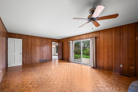 Tiny photo for 1402 N Harvard Avenue, Arlington Heights, IL 60004 (MLS # 12616510)