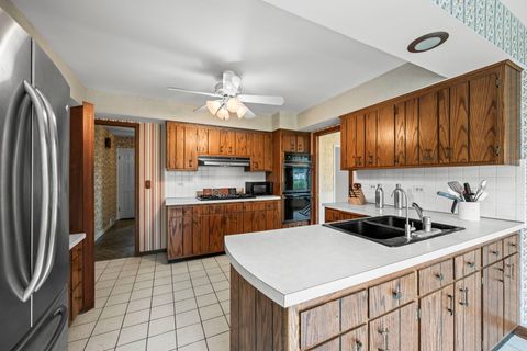 Tiny photo for 1402 N Harvard Avenue, Arlington Heights, IL 60004 (MLS # 12616510)