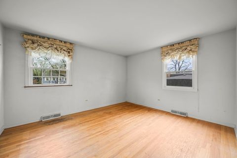 Tiny photo for 1402 N Harvard Avenue, Arlington Heights, IL 60004 (MLS # 12616510)
