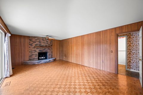 Tiny photo for 1402 N Harvard Avenue, Arlington Heights, IL 60004 (MLS # 12616510)