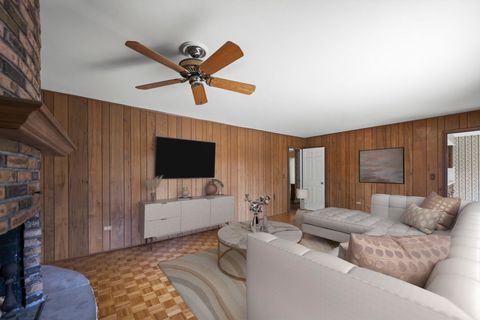 Tiny photo for 1402 N Harvard Avenue, Arlington Heights, IL 60004 (MLS # 12616510)