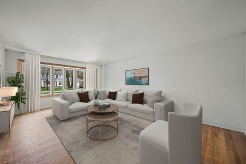 Tiny photo for 1402 N Harvard Avenue, Arlington Heights, IL 60004 (MLS # 12616510)