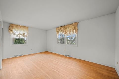 Tiny photo for 1402 N Harvard Avenue, Arlington Heights, IL 60004 (MLS # 12616510)