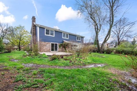 Tiny photo for 1402 N Harvard Avenue, Arlington Heights, IL 60004 (MLS # 12616510)