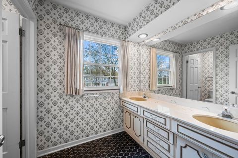 Tiny photo for 1402 N Harvard Avenue, Arlington Heights, IL 60004 (MLS # 12616510)