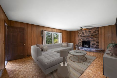 Tiny photo for 1402 N Harvard Avenue, Arlington Heights, IL 60004 (MLS # 12616510)