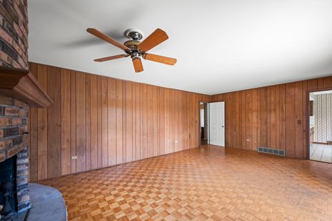 Tiny photo for 1402 N Harvard Avenue, Arlington Heights, IL 60004 (MLS # 12616510)