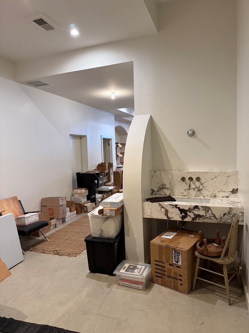 1857 W Chicago Avenue