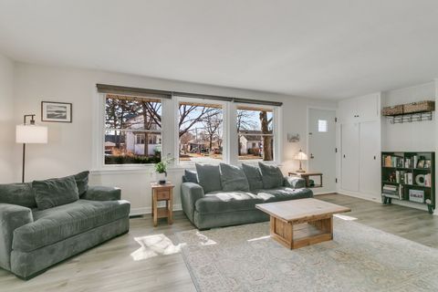 Tiny photo for 9512 Jefferson Avenue, Brookfield, IL 60513 (MLS # 12582853)