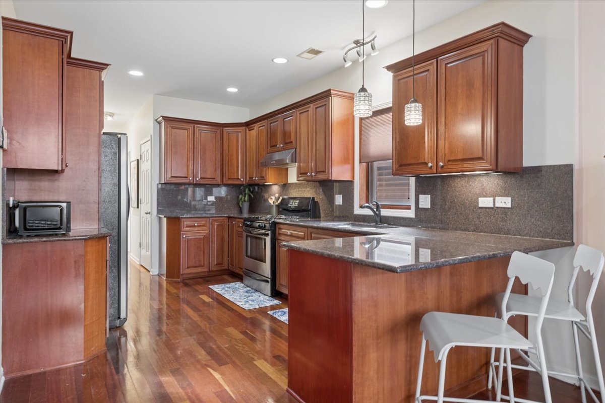 1031 N MOZART Street 2