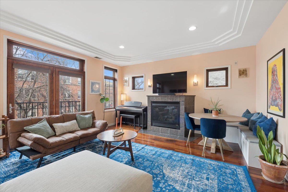 1031 N MOZART Street 2