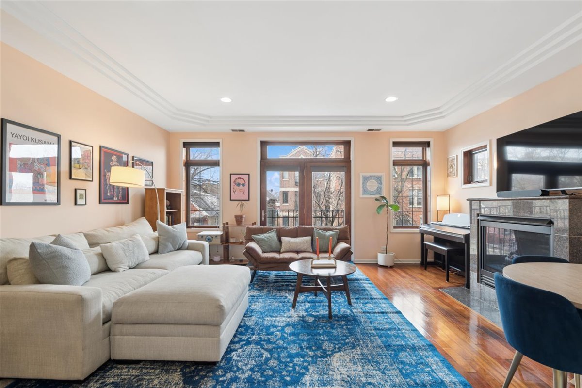 1031 N MOZART Street 2