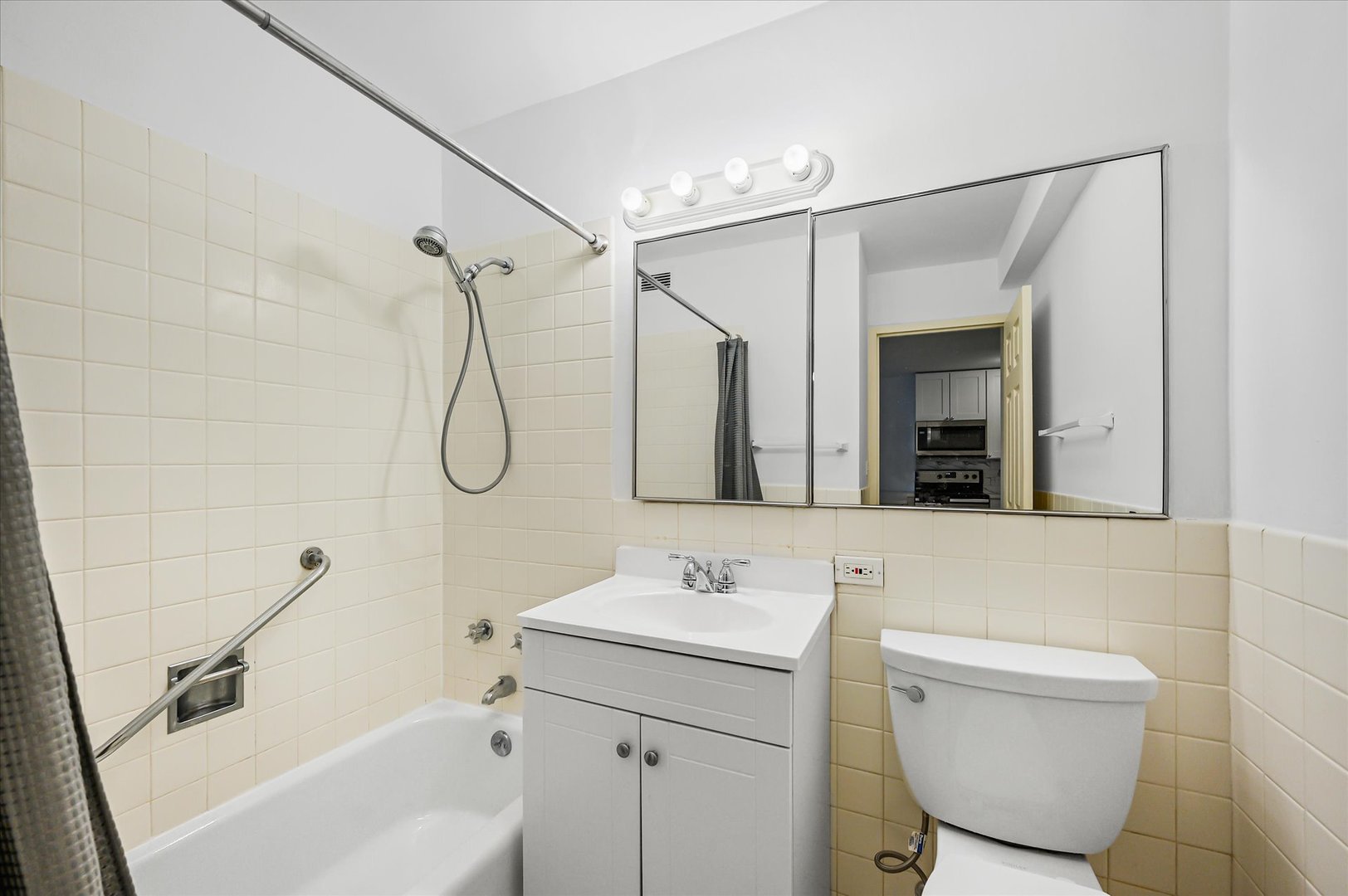 4250 N Marine Drive 1523