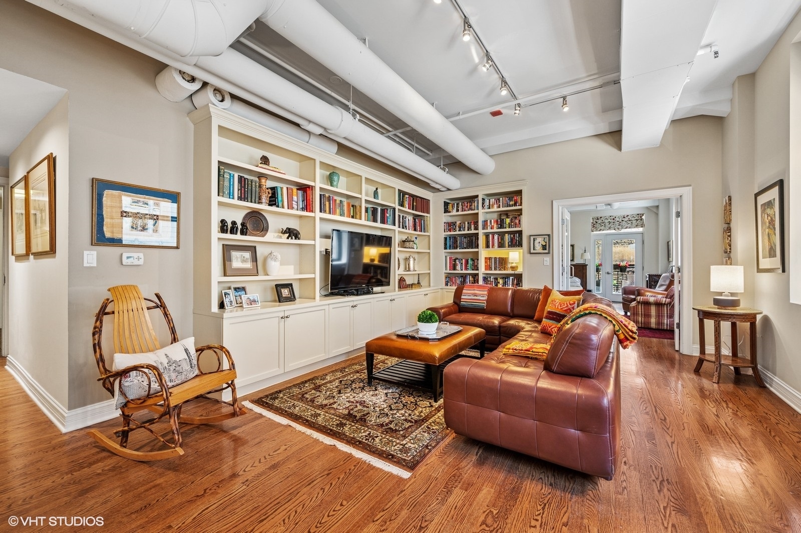 6 E Monroe Street 500