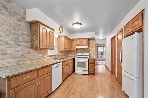 Tiny photo for 5395 N Northwest Highway, Chicago, IL 60630 (MLS # 12582972)