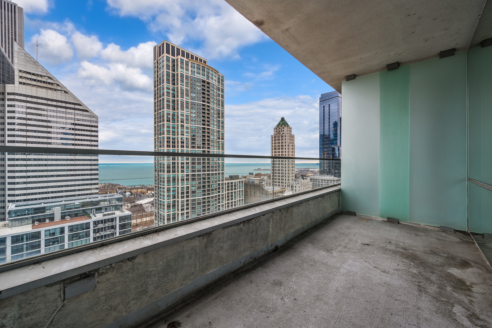 8 E RANDOLPH Street 3002
