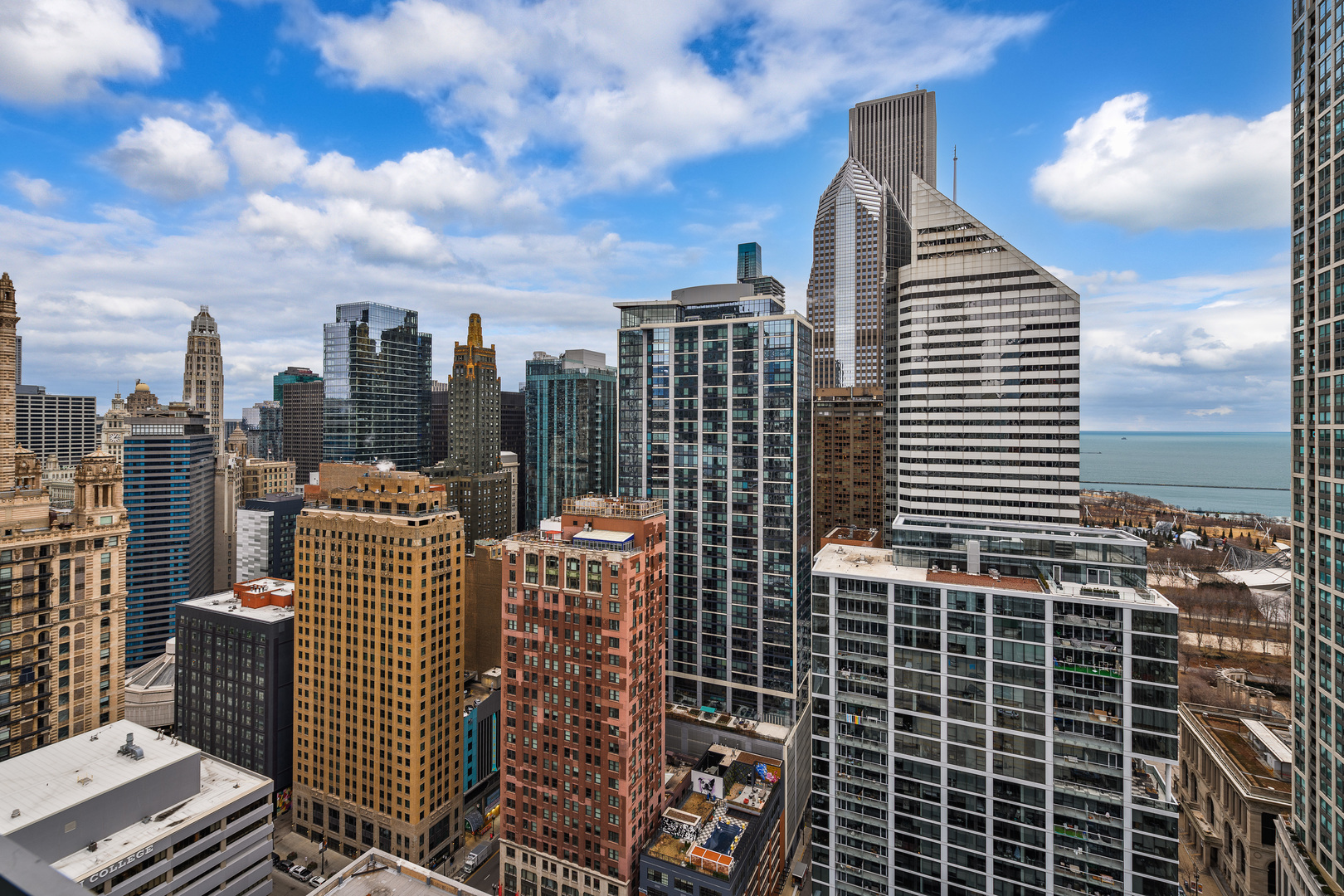 8 E RANDOLPH Street 3002