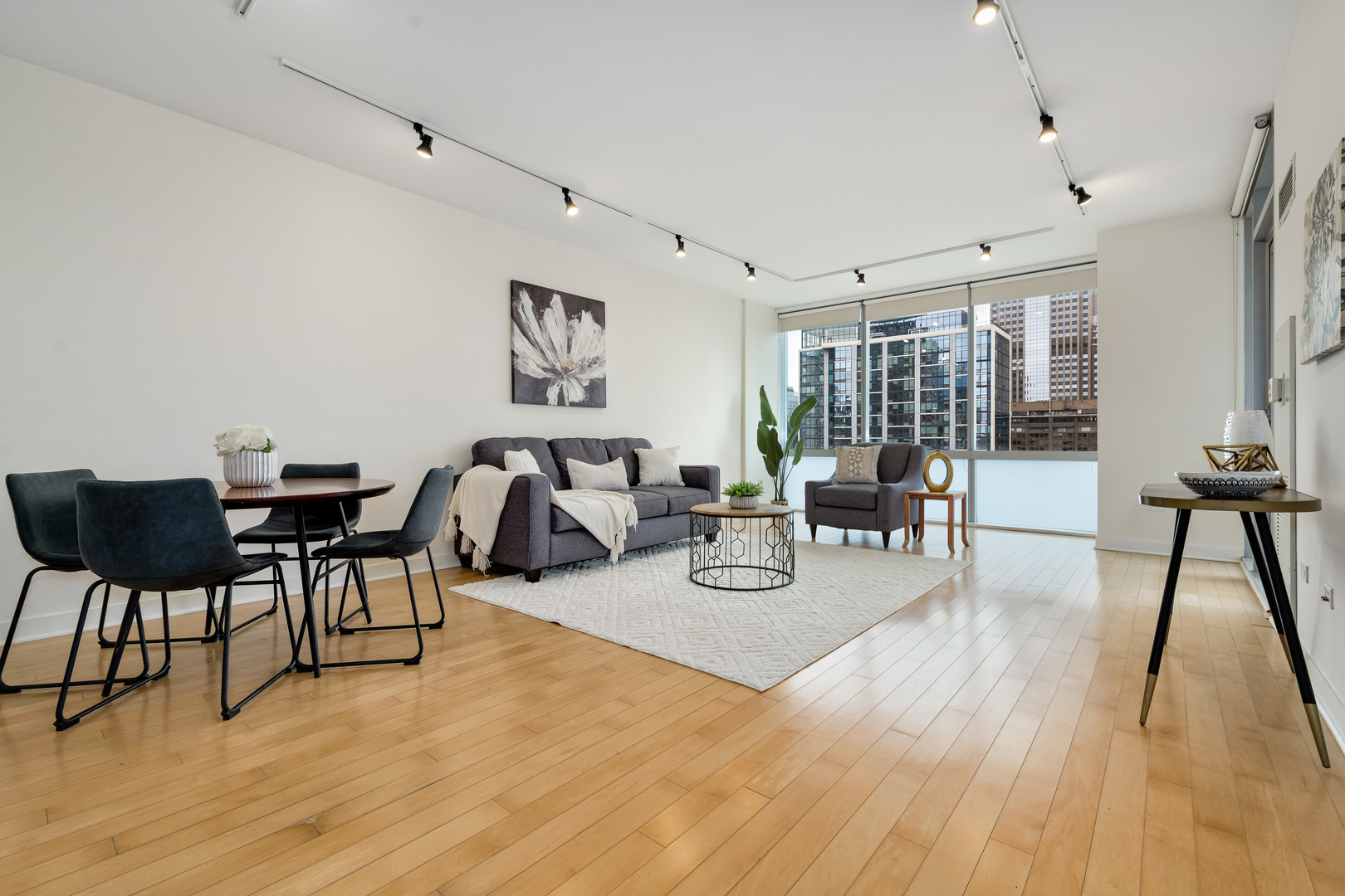8 E RANDOLPH Street 3002