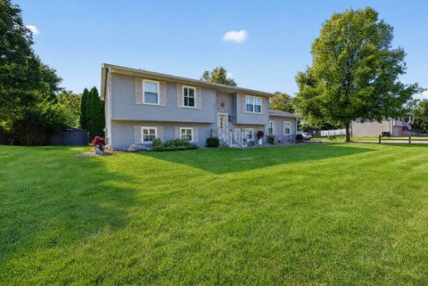 Photo of 2024 Woodhavens Drive, Bloomington, IL 61701 (MLS # 12759381)